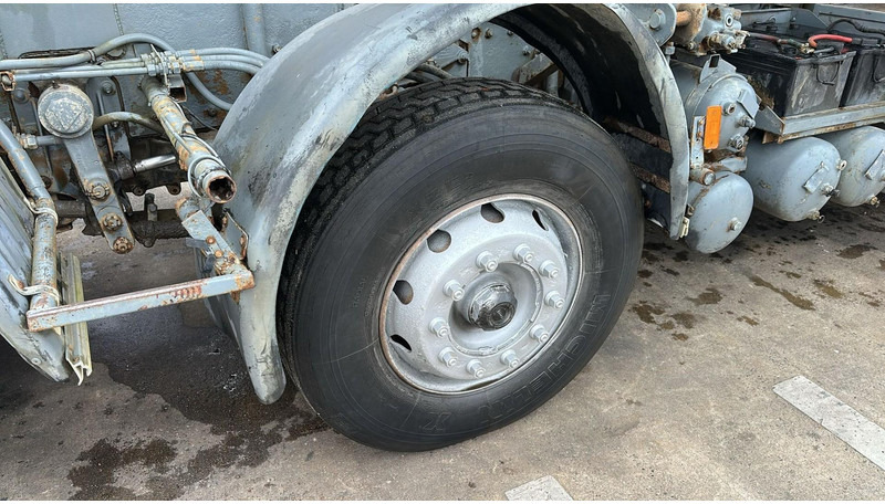 Tipper Volvo FL 12.380 (8X4 /STEEL SUSP. / BOITE MANUELLE / MANUAL GEARBOX): picture 9