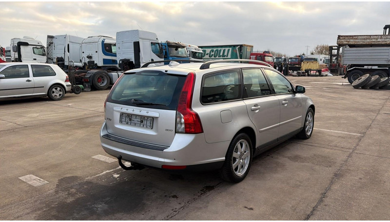 Volvo V50 (BELGIAN CAR / AIRCO / AUTOMATIC GEARBOX / EURO 5) - Car: picture 5 Volvo V50 (BELGIAN CAR / AIRCO / AUTOMATIC GEARBOX / EURO 5) - Car: picture 5