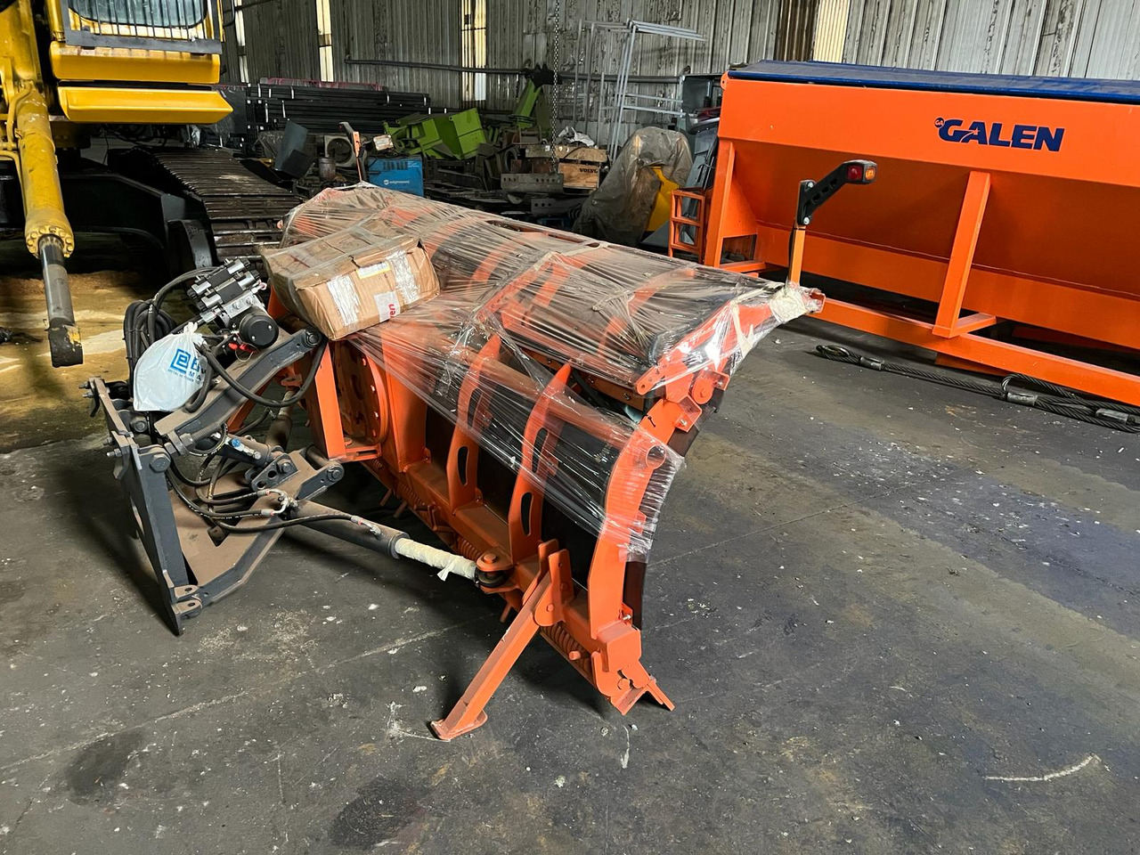 GALEN Salt Spreader for Truck from Stock! - Sand/ Salt spreader for Isothermal truck: picture 3 GALEN Salt Spreader for Truck from Stock! - Sand/ Salt spreader for Isothermal truck: picture 3