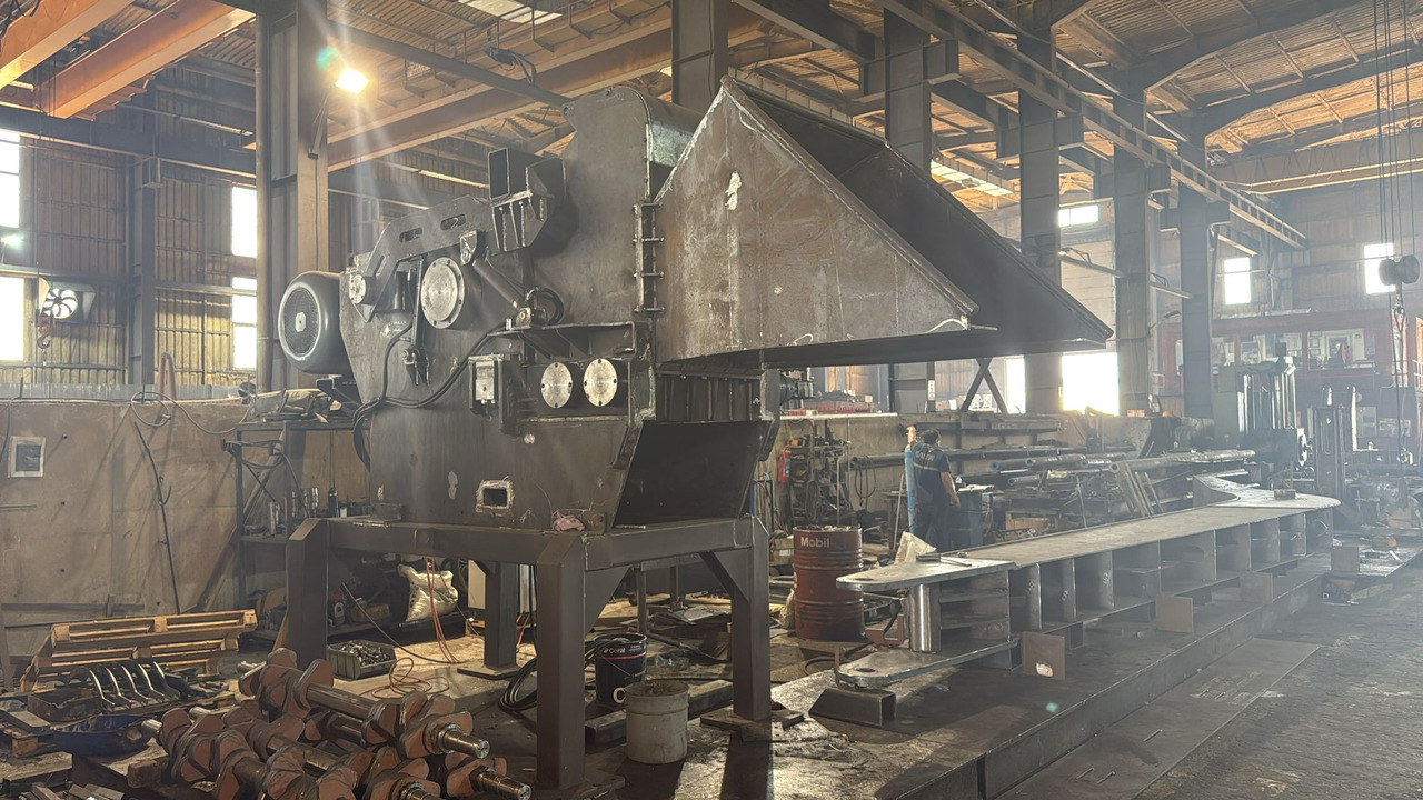 GALEN Wood Chipper from STOCK - Wood chipper: picture 2 GALEN Wood Chipper from STOCK - Wood chipper: picture 2