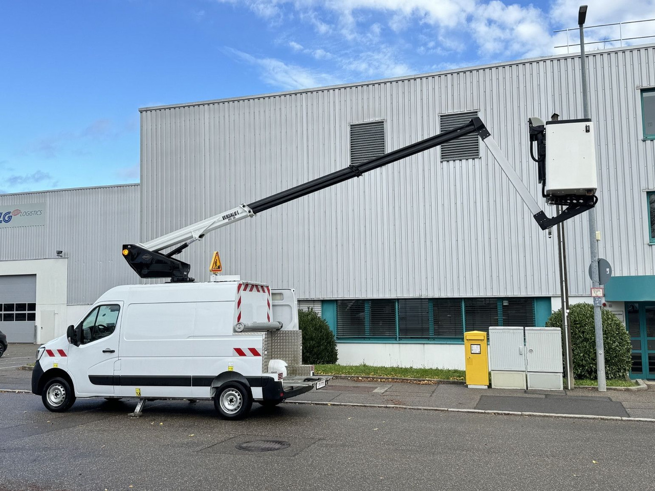 Renault MASTER Versalift VDTL 135 C, 14m 230kg Abstützun - Truck with aerial platform: picture 4 Renault MASTER Versalift VDTL 135 C, 14m 230kg Abstützun - Truck with aerial platform: picture 4