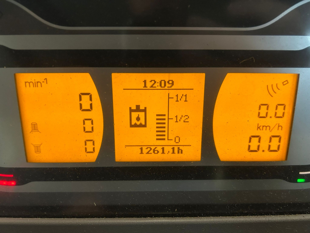 Farm tractor FENDT 828 Vario S4 ProfiPlus: picture 27