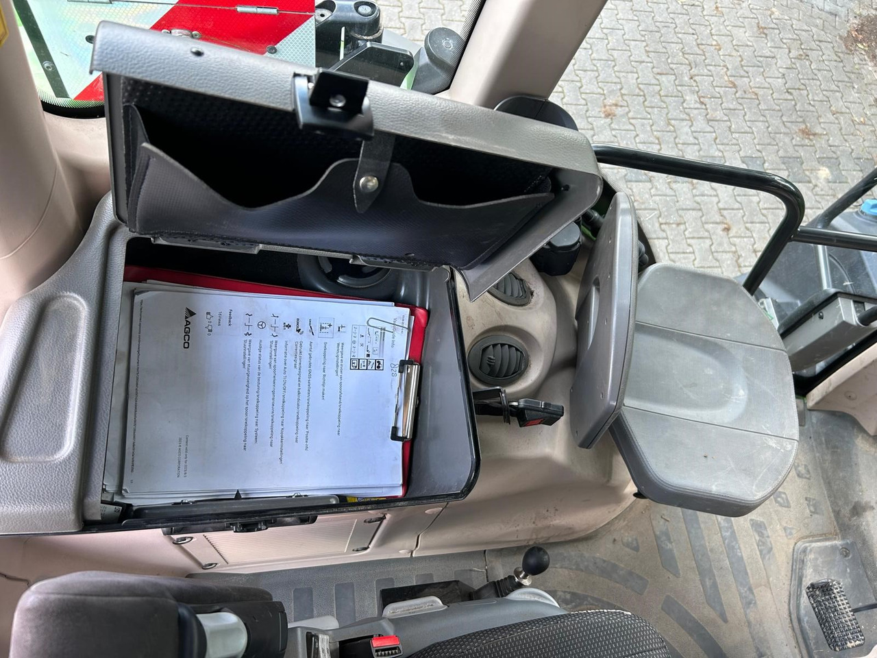 Farm tractor FENDT 828 Vario S4 ProfiPlus: picture 34