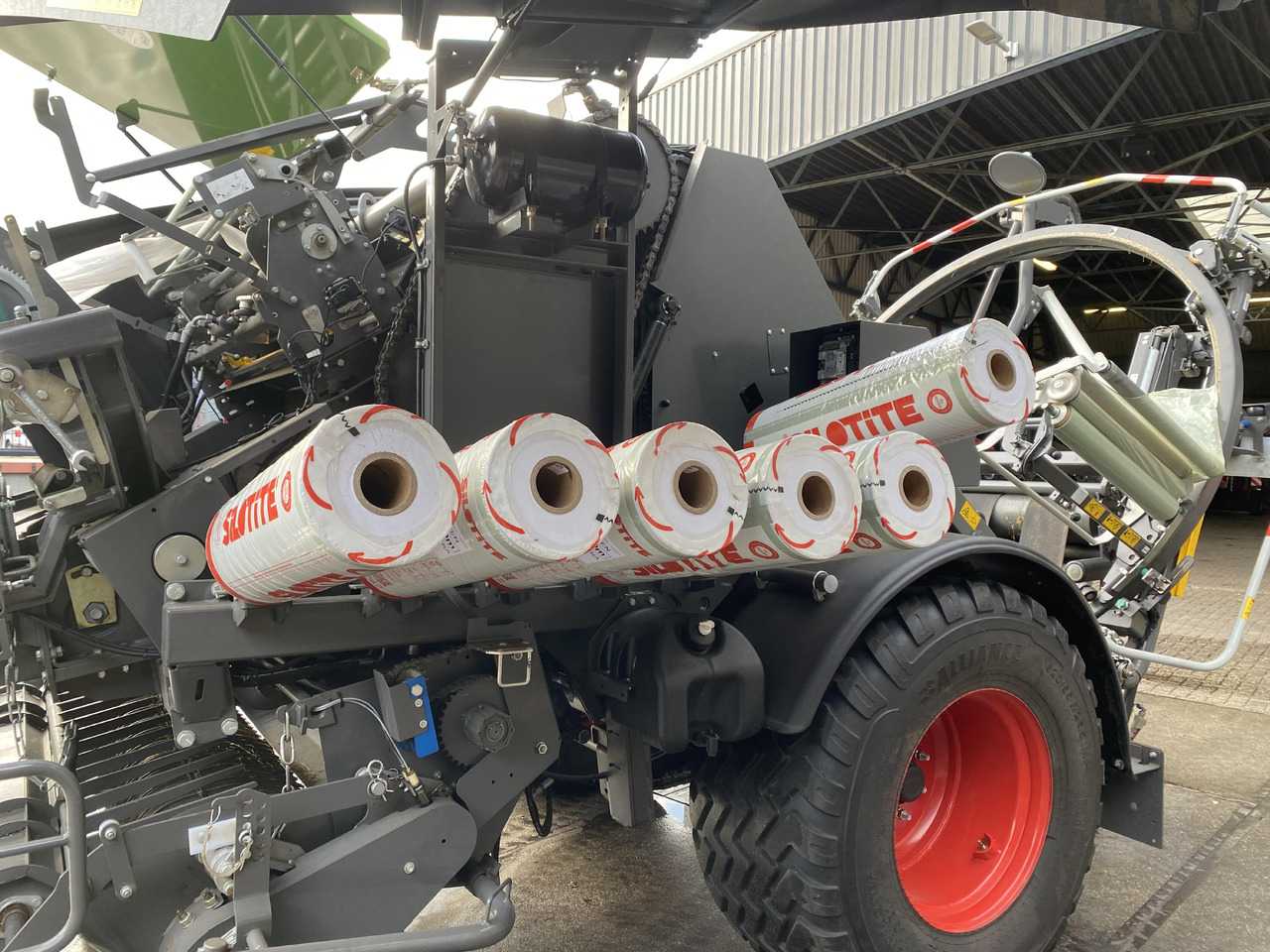 FENDT Rotana 130F Combi - Bale wrapper: picture 5 FENDT Rotana 130F Combi - Bale wrapper: picture 5