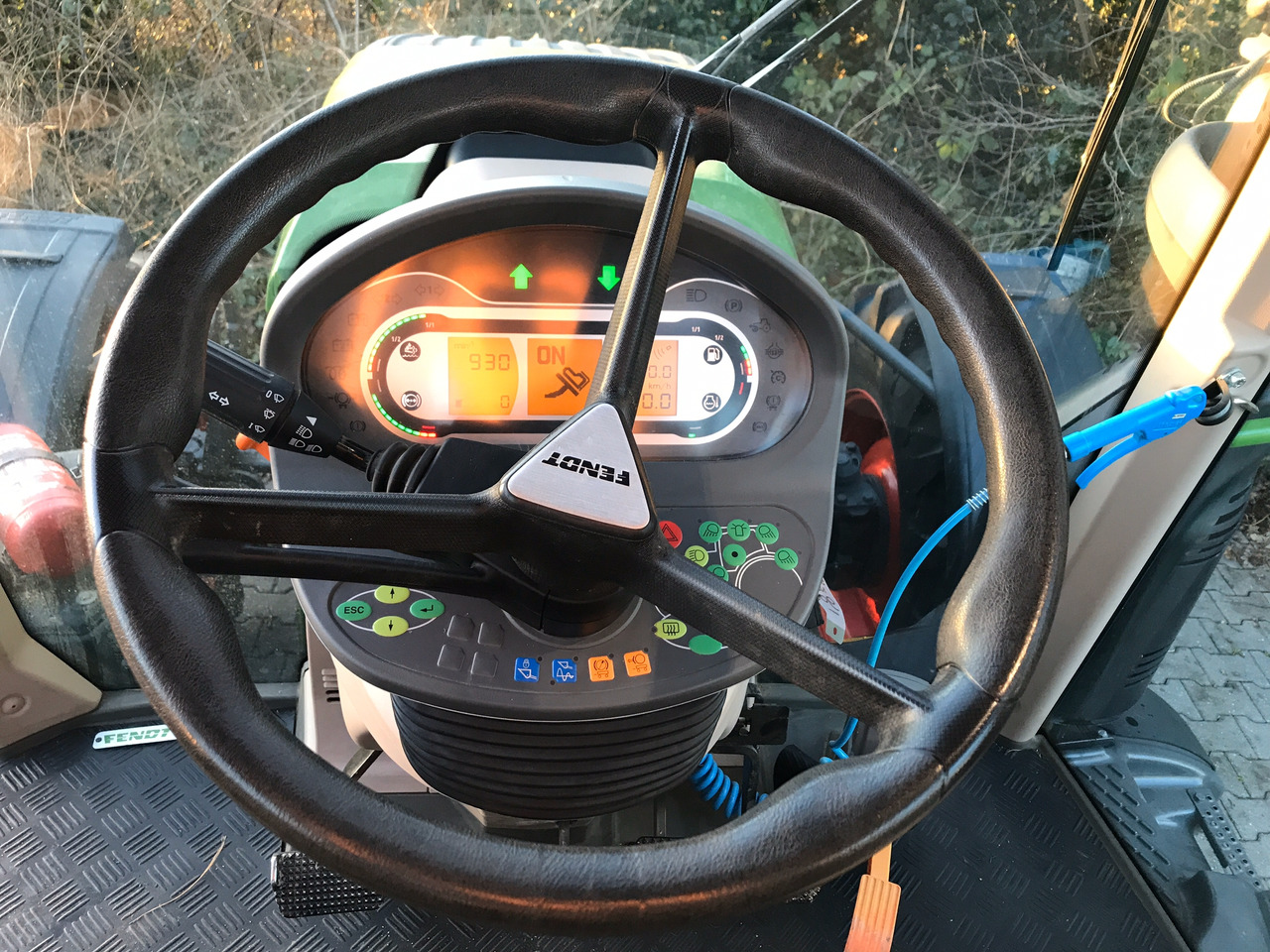 Farm tractor Fendt 513 Vario S4 PowerPlus: picture 8
