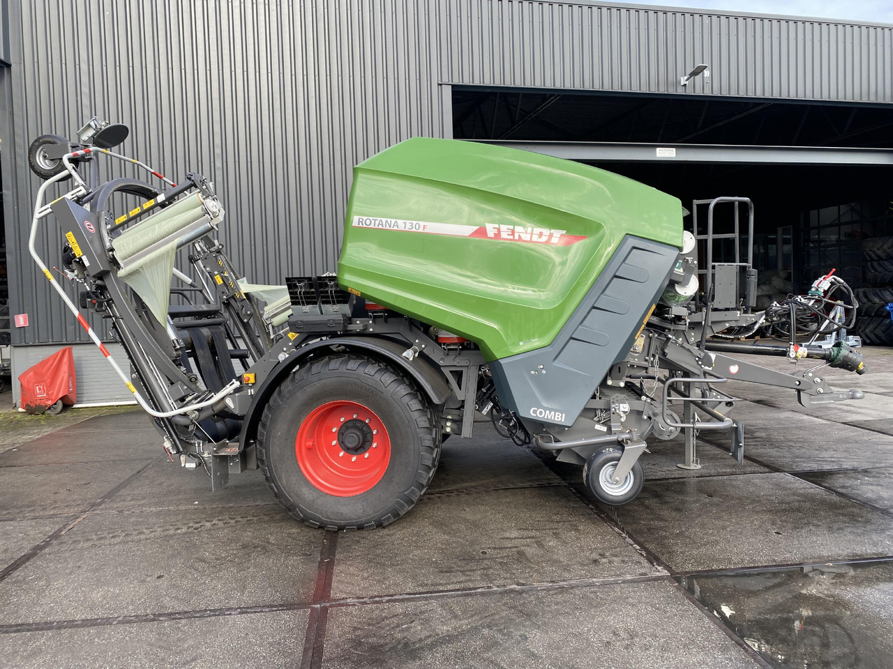 Fendt Rotana 130F - Bale wrapper: picture 2 Fendt Rotana 130F - Bale wrapper: picture 2