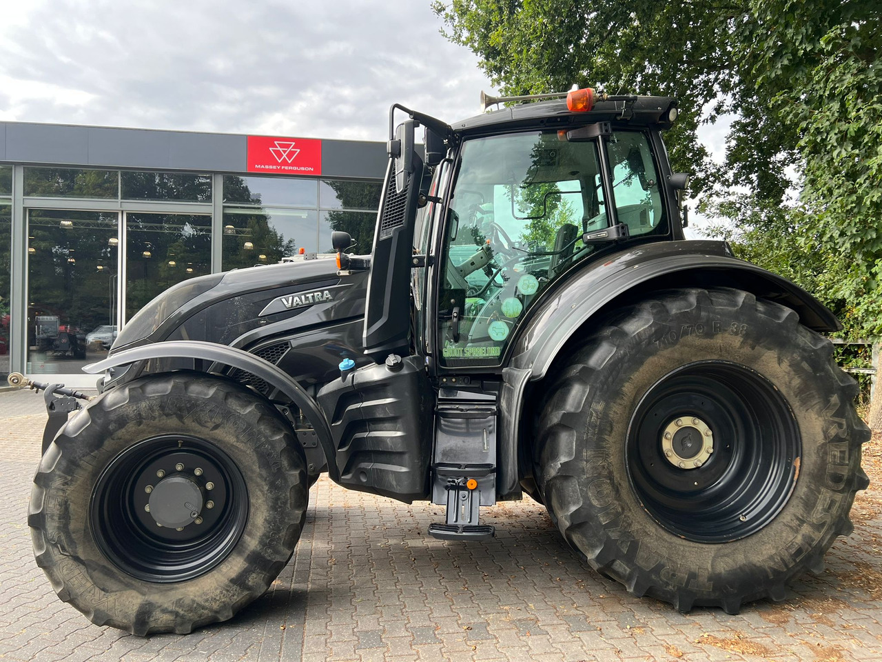Valtra T174 Versu - Farm tractor: picture 2 Valtra T174 Versu - Farm tractor: picture 2