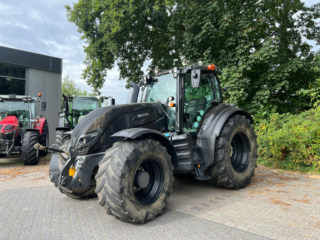 Valtra T174 Versu - Farm tractor: picture 1 Valtra T174 Versu - Farm tractor: picture 1