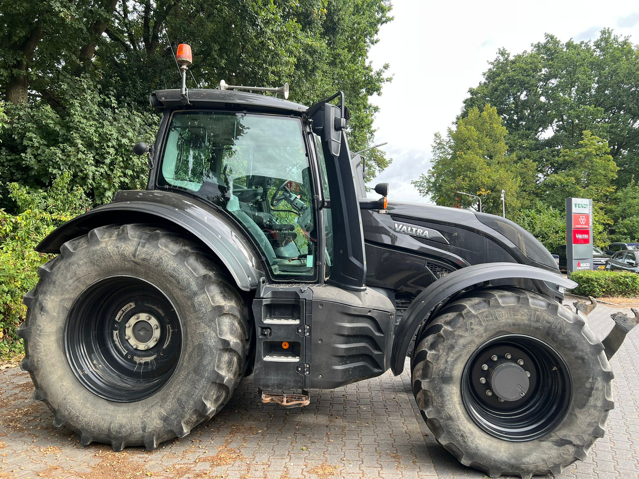 Valtra T174 Versu - Farm tractor: picture 4 Valtra T174 Versu - Farm tractor: picture 4