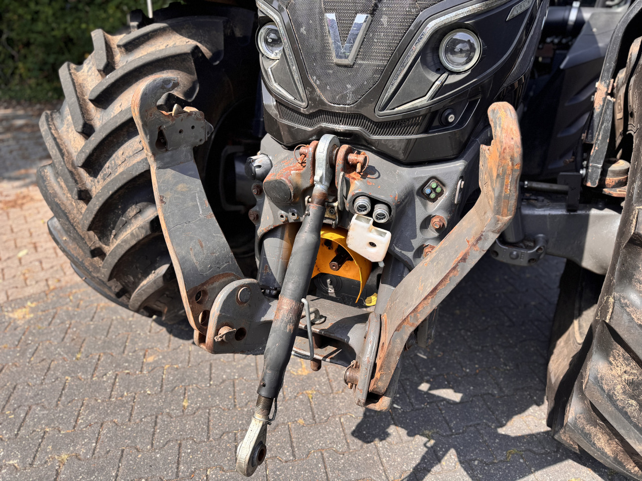 Valtra T214 Direct - Farm tractor: picture 5 Valtra T214 Direct - Farm tractor: picture 5