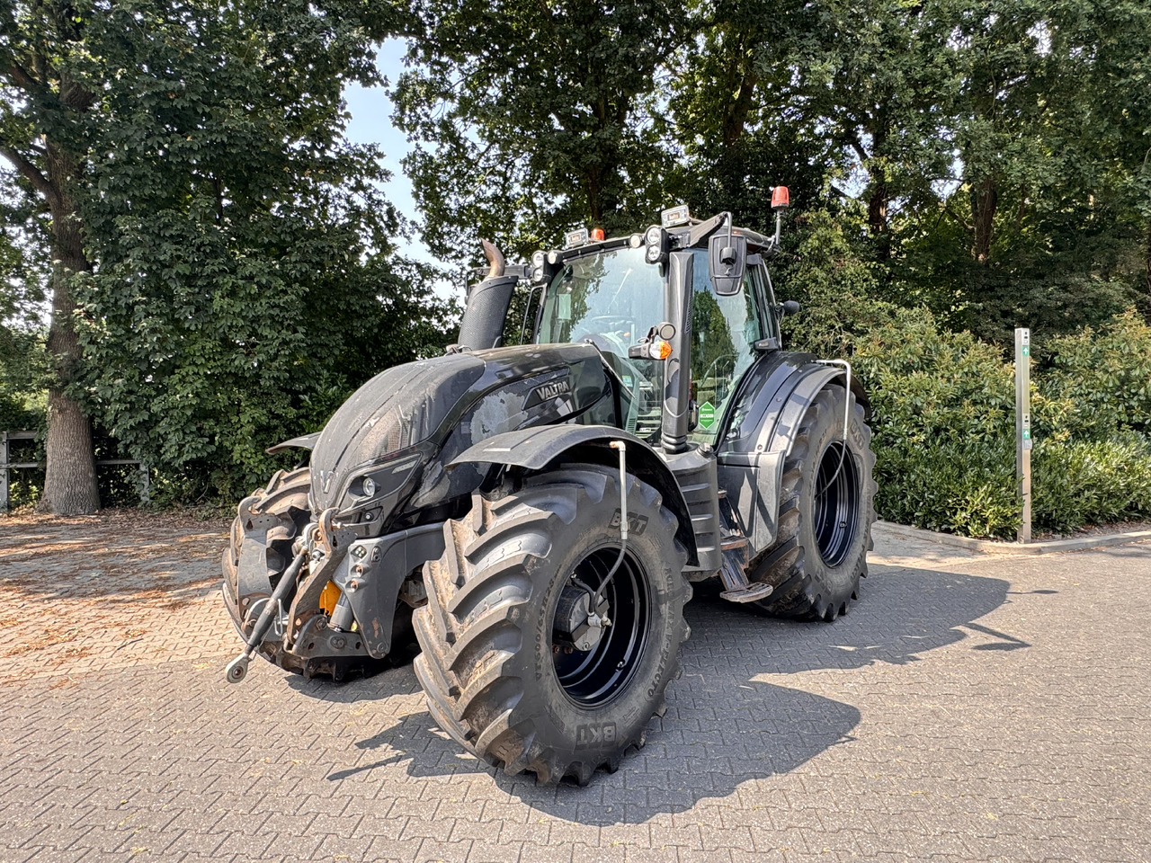 Valtra T214 Direct - Farm tractor: picture 1 Valtra T214 Direct - Farm tractor: picture 1
