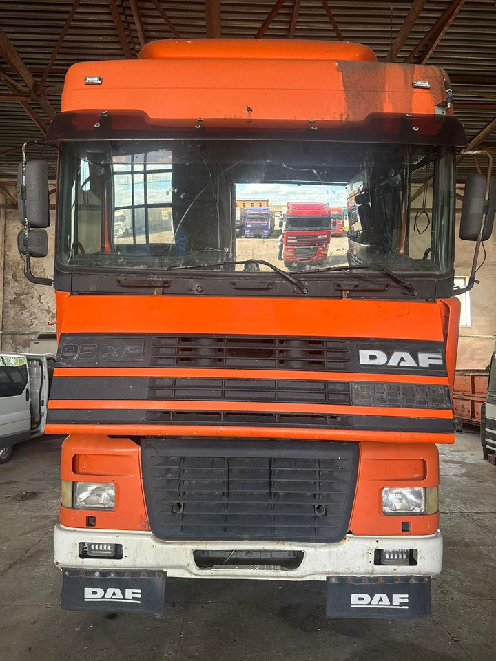 DAF XF 95 Tractor unit - Tractor truck: picture 1 DAF XF 95 Tractor unit - Tractor truck: picture 1