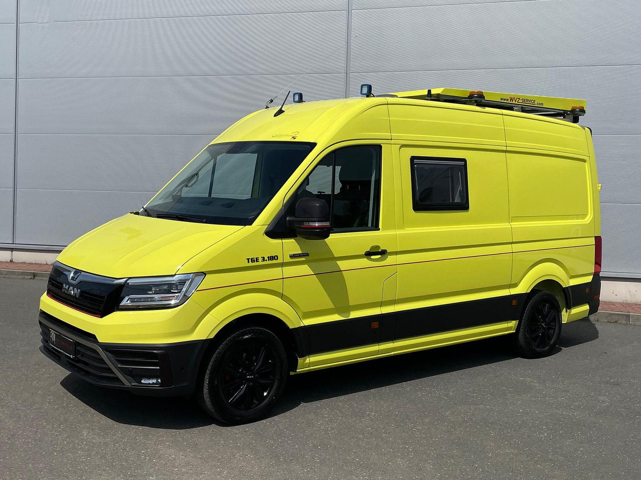 MAN TGE 3.180 L3H3 IndividualS BF3 + BEGLEITFAHRZEUG - Commercial truck: picture 1 MAN TGE 3.180 L3H3 IndividualS BF3 + BEGLEITFAHRZEUG - Commercial truck: picture 1