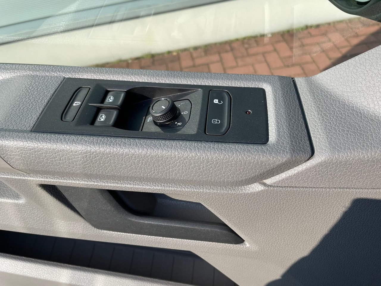 New Passenger van Volkswagen T6.1 Caravelle Comfortline NAV LED TEMP DAB PDC: picture 34