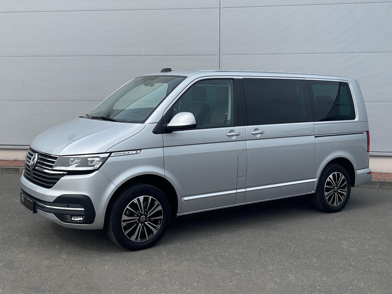 Volkswagen T6.1 Caravelle Highline STANDHZ NAVI LEDER PDC - Passenger van: picture 1 Volkswagen T6.1 Caravelle Highline STANDHZ NAVI LEDER PDC - Passenger van: picture 1