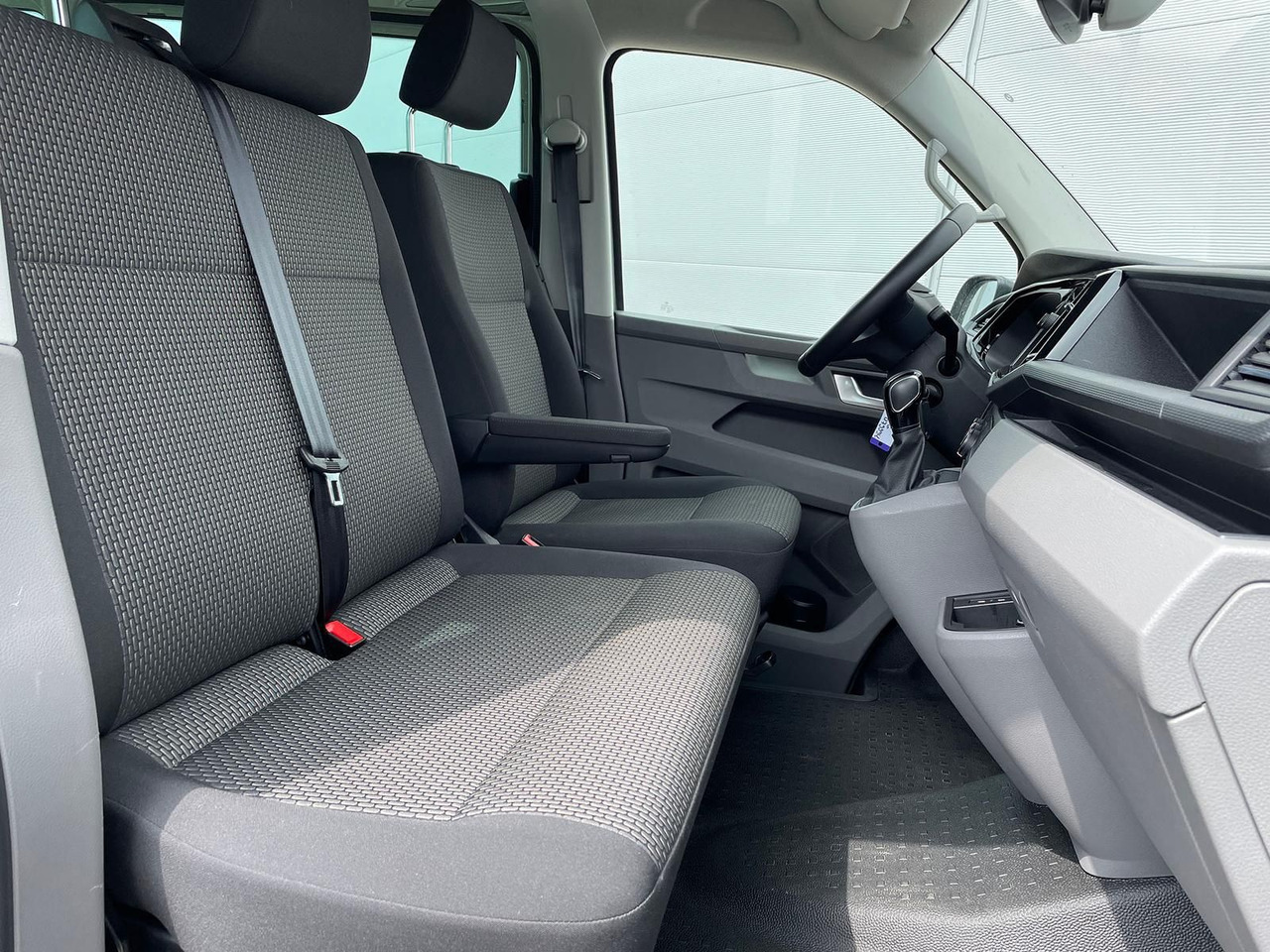New Car Volkswagen T6.1 Transporter 2.0 TDI lang 4MOTION SITZHZ NAV: picture 16