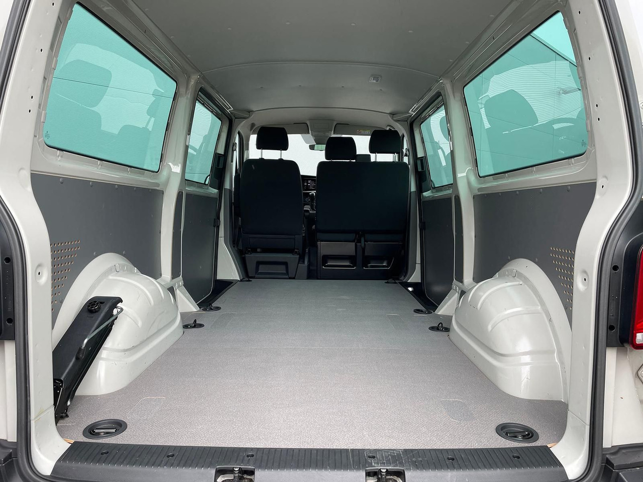 New Car Volkswagen T6.1 Transporter 2.0 TDI lang 4MOTION SITZHZ NAV: picture 11