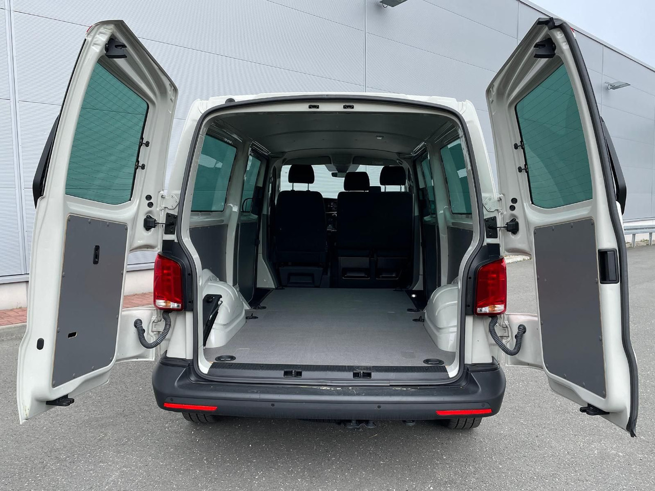 New Car Volkswagen T6.1 Transporter 2.0 TDI lang 4MOTION SITZHZ NAV: picture 31