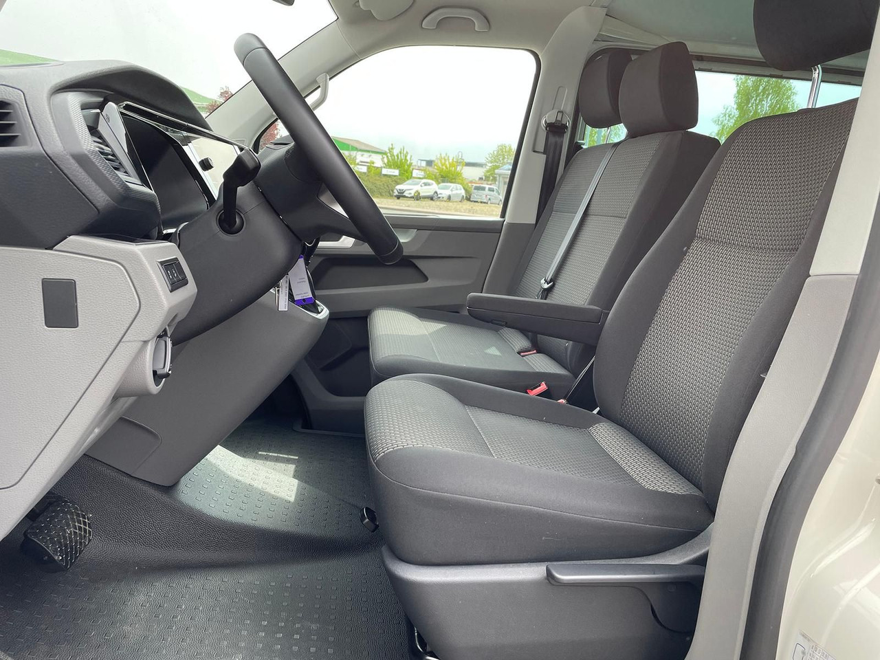 New Car Volkswagen T6.1 Transporter 2.0 TDI lang 4MOTION SITZHZ NAV: picture 26