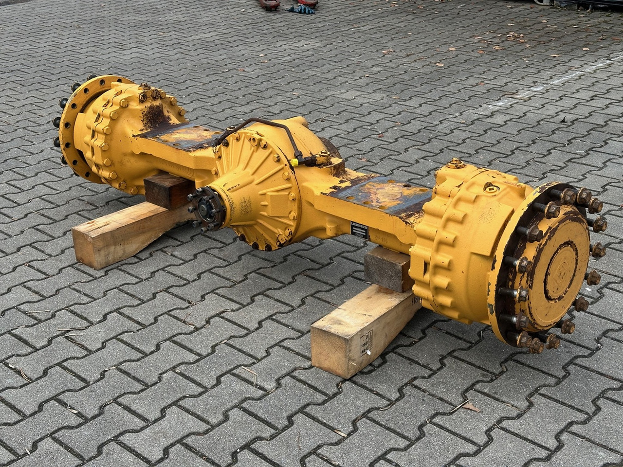 LIEBHERR Original Vorderachse-Planetenstarrachse Typ:MT-L3085/DKV-P4. ID-Nr.10022956 – ID-Nr.10045102 – ID-Nr.10425798. L544-443, L544-445, L550-456. #10425798.1791457# - Front axle for Wheel loader: picture 3 LIEBHERR Original Vorderachse-Planetenstarrachse Typ:MT-L3085/DKV-P4. ID-Nr.10022956 – ID-Nr.10045102 – ID-Nr.10425798. L544-443, L544-445, L550-456. #10425798.1791457# - Front axle for Wheel loader: picture 3