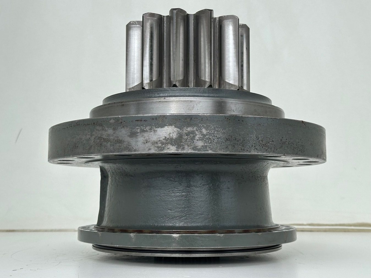 Liebherr Abtriebswellengehäuse ID-Nr.90013701 mit Abtriebswelle ID-Nr.90214087. SAT275A290. R922 LC-1486. R924 LC-1487. #0556#0579# - Swing motor for Construction machinery: picture 5 Liebherr Abtriebswellengehäuse ID-Nr.90013701 mit Abtriebswelle ID-Nr.90214087. SAT275A290. R922 LC-1486. R924 LC-1487. #0556#0579# - Swing motor for Construction machinery: picture 5