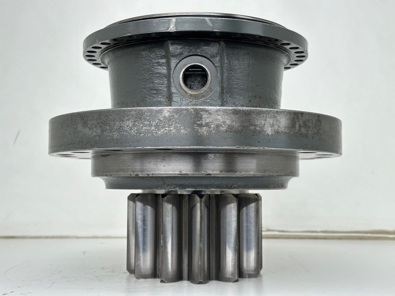 Liebherr Abtriebswellengehäuse ID-Nr.90013701 mit Abtriebswelle ID-Nr.90214087. SAT275A290. R922 LC-1486. R924 LC-1487. #0556#0579# - Swing motor for Construction machinery: picture 2 Liebherr Abtriebswellengehäuse ID-Nr.90013701 mit Abtriebswelle ID-Nr.90214087. SAT275A290. R922 LC-1486. R924 LC-1487. #0556#0579# - Swing motor for Construction machinery: picture 2