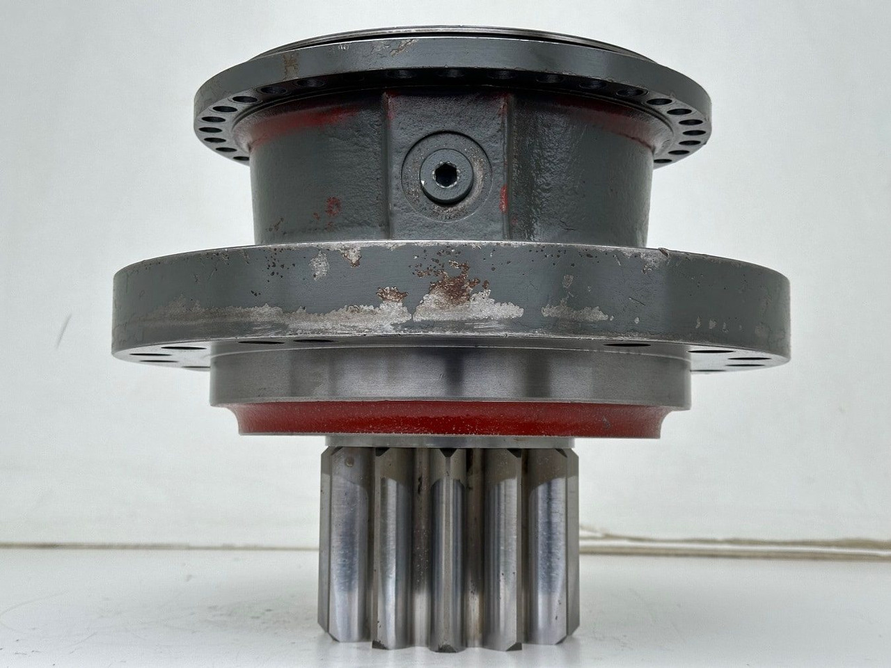 Liebherr Abtriebswellengehäuse ID-Nr.90018934 mit Abtriebswelle ID-Nr.90204999. SAT275/260 - SAT275/261 - SAT275/266 - SAT275/289. #08851#01696# - Swing motor for Construction machinery: picture 2 Liebherr Abtriebswellengehäuse ID-Nr.90018934 mit Abtriebswelle ID-Nr.90204999. SAT275/260 - SAT275/261 - SAT275/266 - SAT275/289. #08851#01696# - Swing motor for Construction machinery: picture 2