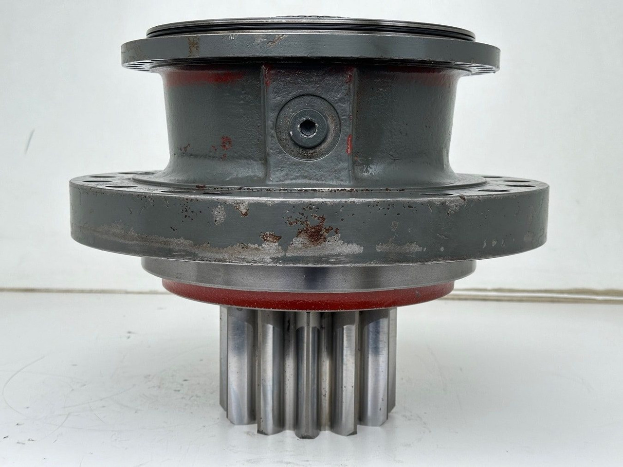 Liebherr Abtriebswellengehäuse ID-Nr.90018934 mit Abtriebswelle ID-Nr.90204999. SAT275/260 - SAT275/261 - SAT275/266 - SAT275/289. #08851#01696# - Swing motor for Construction machinery: picture 1 Liebherr Abtriebswellengehäuse ID-Nr.90018934 mit Abtriebswelle ID-Nr.90204999. SAT275/260 - SAT275/261 - SAT275/266 - SAT275/289. #08851#01696# - Swing motor for Construction machinery: picture 1