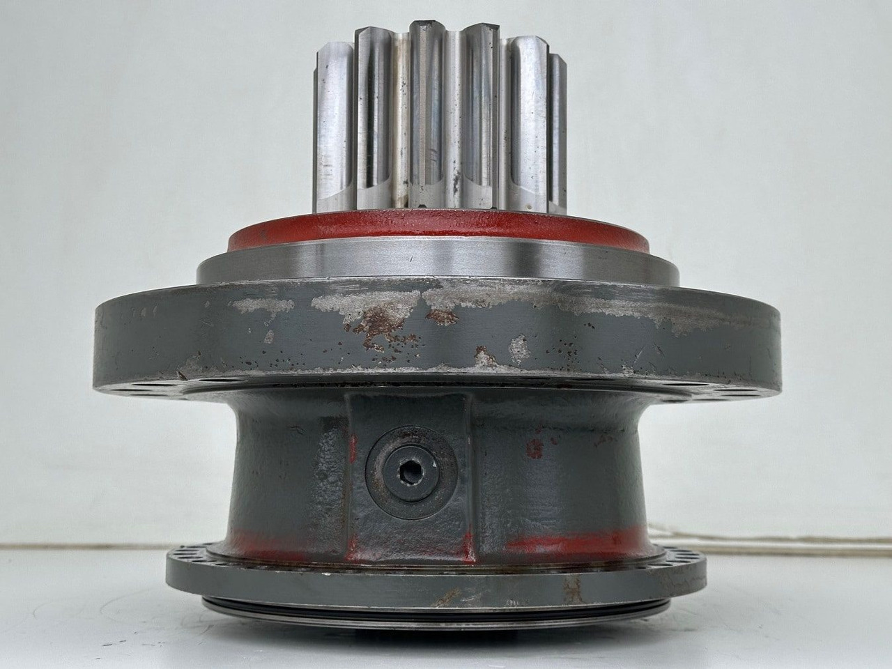 Liebherr Abtriebswellengehäuse ID-Nr.90018934 mit Abtriebswelle ID-Nr.90204999. SAT275/260 - SAT275/261 - SAT275/266 - SAT275/289. #08851#01696# - Swing motor for Construction machinery: picture 5 Liebherr Abtriebswellengehäuse ID-Nr.90018934 mit Abtriebswelle ID-Nr.90204999. SAT275/260 - SAT275/261 - SAT275/266 - SAT275/289. #08851#01696# - Swing motor for Construction machinery: picture 5