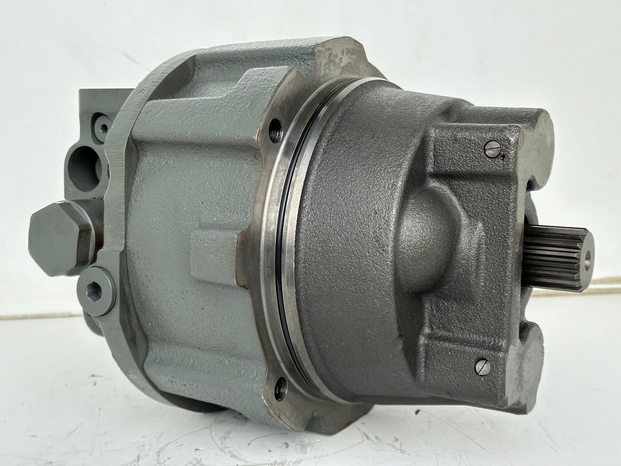 Liebherr Hydraulikeinbaumotor CMVE O 135. ID-Nr.10129570 - ID-Nr.11439804. FAT400P112 - FAT550P093. R930, R934, R936, R940, R944, R946, R950T. #10129570.21538# - Hydraulic motor for Construction machinery: picture 2 Liebherr Hydraulikeinbaumotor CMVE O 135. ID-Nr.10129570 - ID-Nr.11439804. FAT400P112 - FAT550P093. R930, R934, R936, R940, R944, R946, R950T. #10129570.21538# - Hydraulic motor for Construction machinery: picture 2
