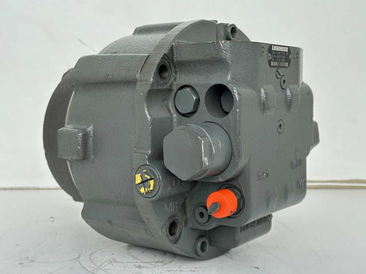 Liebherr Hydraulikeinbaumotor CMVE O 135. ID-Nr.10129570 - ID-Nr.11439804. FAT400P112 - FAT550P093. R930, R934, R936, R940, R944, R946, R950T. #10129570.21538# - Hydraulic motor for Construction machinery: picture 5 Liebherr Hydraulikeinbaumotor CMVE O 135. ID-Nr.10129570 - ID-Nr.11439804. FAT400P112 - FAT550P093. R930, R934, R936, R940, R944, R946, R950T. #10129570.21538# - Hydraulic motor for Construction machinery: picture 5