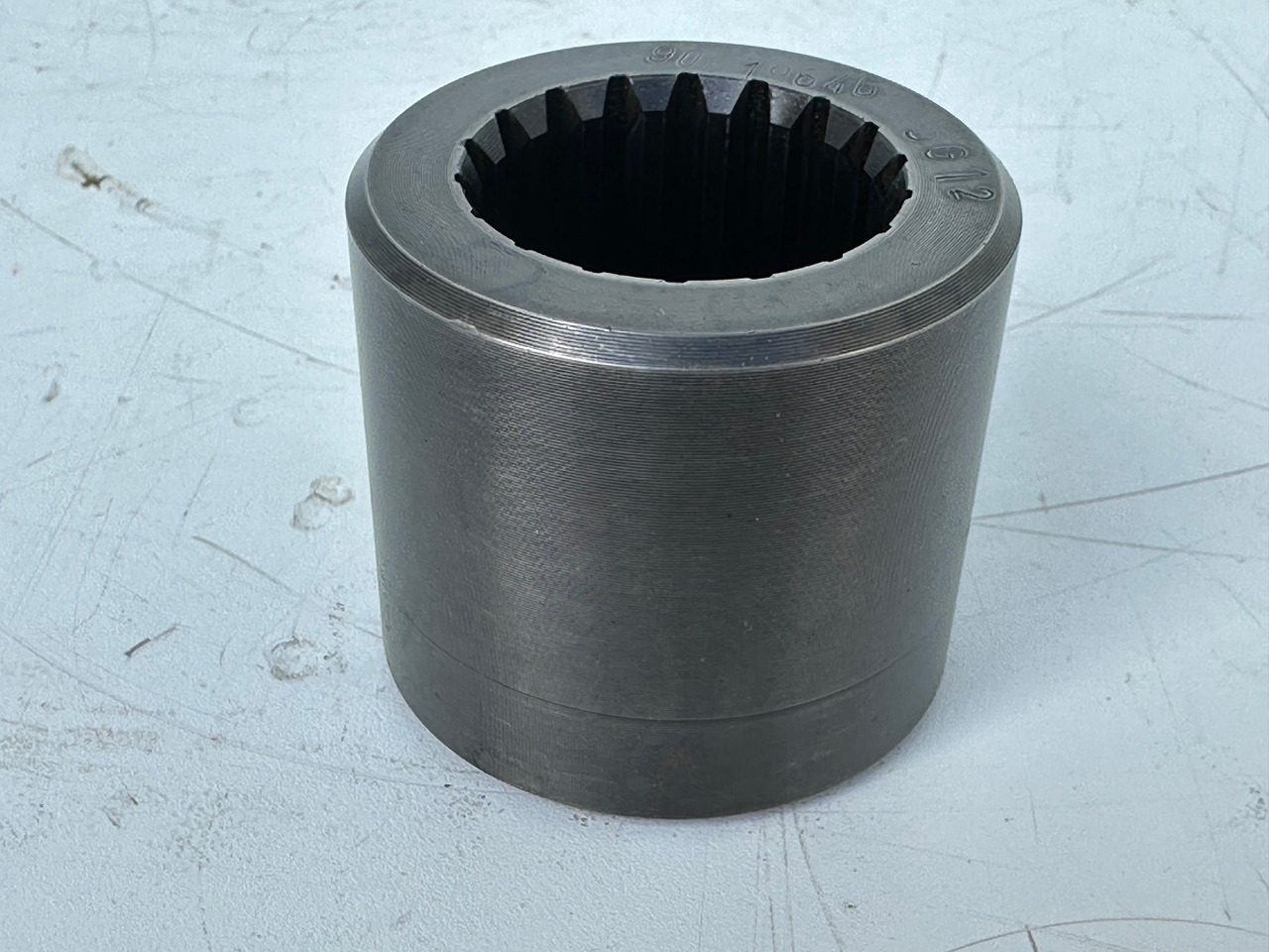 Liebherr Nabe. ID-Nr.90019646. SAT325/274. R946, R950, RZG390. #90019646.FR.40254# - Swing motor for Crawler excavator: picture 1 Liebherr Nabe. ID-Nr.90019646. SAT325/274. R946, R950, RZG390. #90019646.FR.40254# - Swing motor for Crawler excavator: picture 1