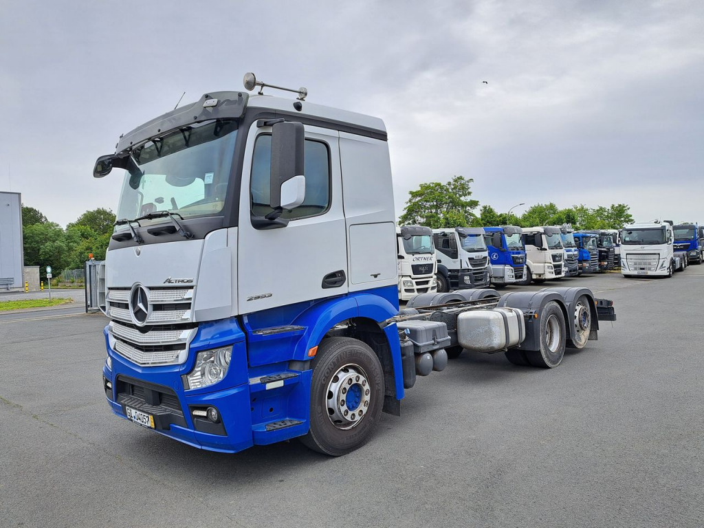 Mercedes Benz 2553 Actros 6x2 (Nr. 5790) - Cab chassis truck: picture 3 Mercedes Benz 2553 Actros 6x2 (Nr. 5790) - Cab chassis truck: picture 3