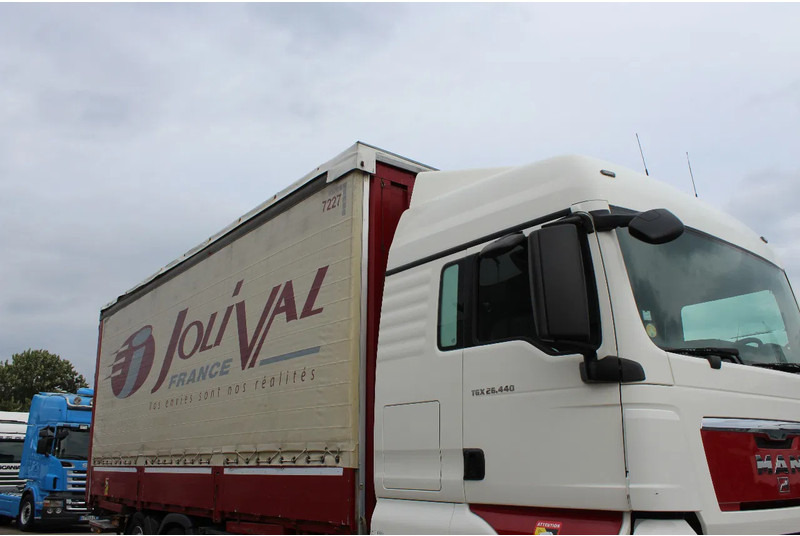 Curtain side truck MAN TGX 26.440 * EURO5 * 6X2 * LIFT AXLE *: picture 8