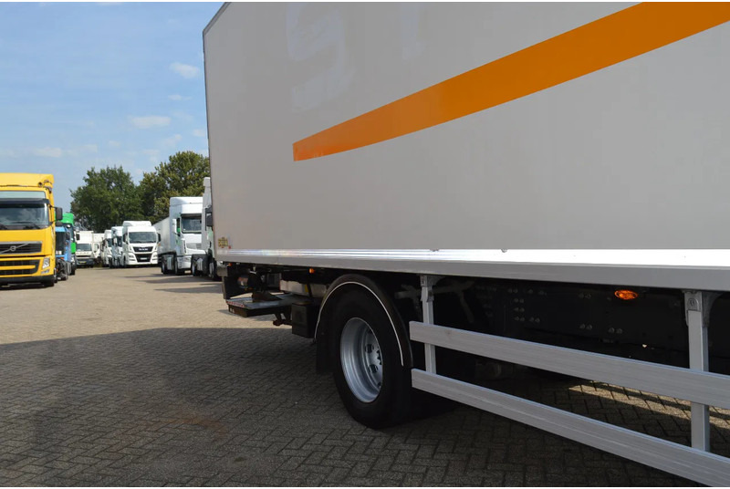 Refrigerator truck Volvo FE 260 * EURO5 * 4X2 * CARRIER SUPRA 950 MT * 4X2 * MANUAL *: picture 11