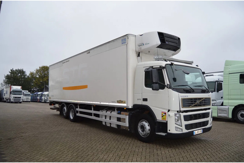 Volvo FM 370 * EURO5 * CARRIER SUPRA 950 SILENT * 6X2 * - Refrigerator truck: picture 4 Volvo FM 370 * EURO5 * CARRIER SUPRA 950 SILENT * 6X2 * - Refrigerator truck: picture 4
