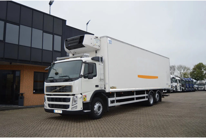 Volvo FM 370 * EURO5 * CARRIER SUPRA 950 SILENT * 6X2 * - Refrigerator truck: picture 1 Volvo FM 370 * EURO5 * CARRIER SUPRA 950 SILENT * 6X2 * - Refrigerator truck: picture 1