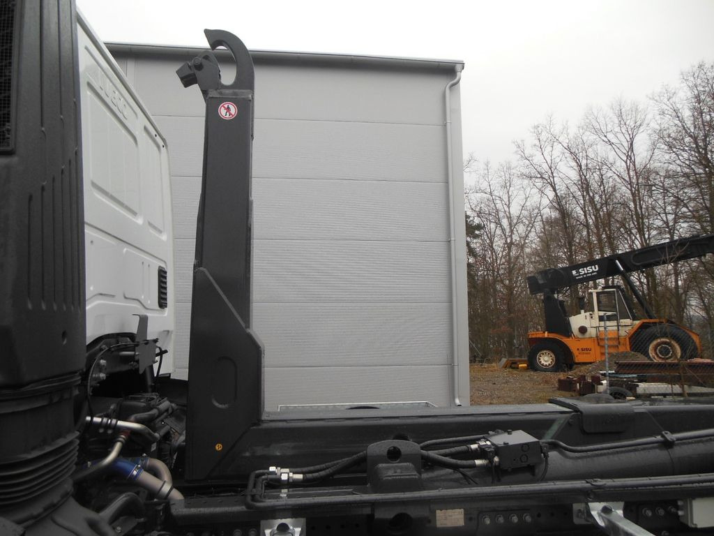 Interior photo 1: Iveco X-WAY AD 280X46, 6X2, LENK/LIFT, TNH 20T,SOFORT! Iveco X-WAY AD 280X46, 6X2, LENK/LIFT, TNH 20T,SOFORT! leasing Iveco X-WAY AD 280X46, 6X2, LENK/LIFT, TNH 20T,SOFORT! Iveco X-WAY AD 280X46, 6X2, LENK/LIFT, TNH 20T,SOFORT!