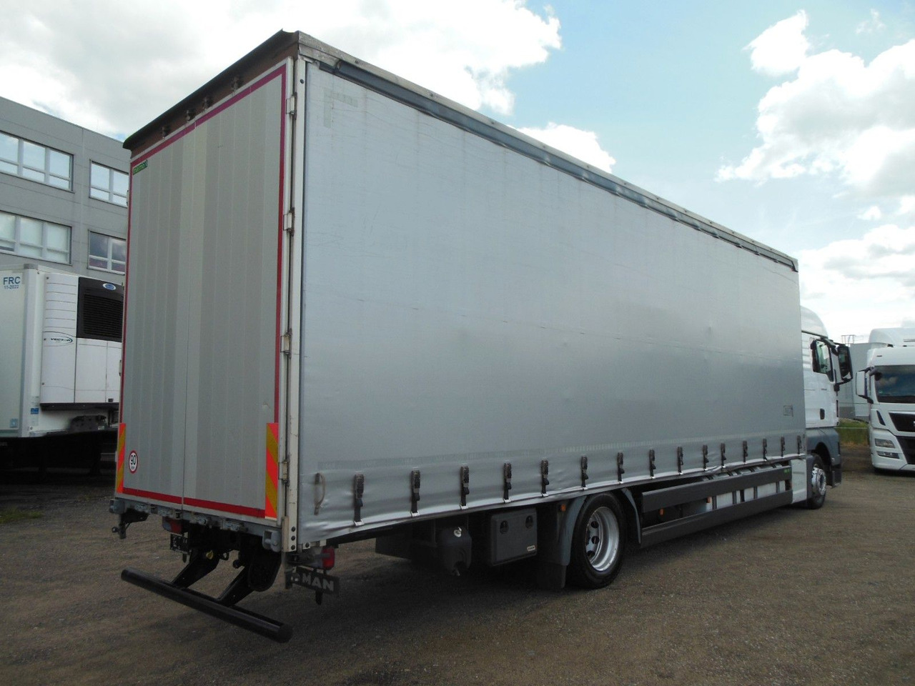 MAN TGX 18.460, XLX, VOLL LUFT, PRITSCHE 9,2M, TOP!! - Curtain side truck: picture 3 MAN TGX 18.460, XLX, VOLL LUFT, PRITSCHE 9,2M, TOP!! - Curtain side truck: picture 3