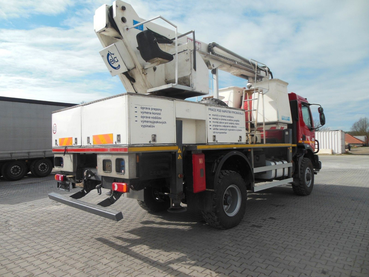 Renault MIDLUM 220.14,4X4,HUBARBEITBÜHNE 16,5M, ISOLIERT - Truck with aerial platform: picture 3 Renault MIDLUM 220.14,4X4,HUBARBEITBÜHNE 16,5M, ISOLIERT - Truck with aerial platform: picture 3