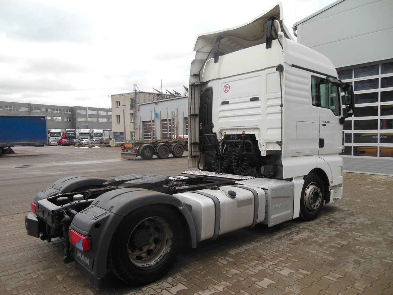 MAN TGX 18.480 LLS-U, LOWDECK + KRONE MEGA MAN TGX 18.480 LLS-U, LOWDECK - Tractor truck: picture 3 MAN TGX 18.480 LLS-U, LOWDECK + KRONE MEGA MAN TGX 18.480 LLS-U, LOWDECK - Tractor truck: picture 3