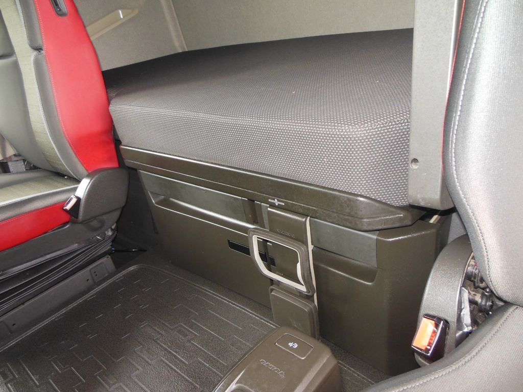 Tractor truck Volvo FH 13/460, GLOBE XL Volvo FH 13/460, GLOBE XL: picture 12 Tractor truck Volvo FH 13/460, GLOBE XL Volvo FH 13/460, GLOBE XL: picture 12