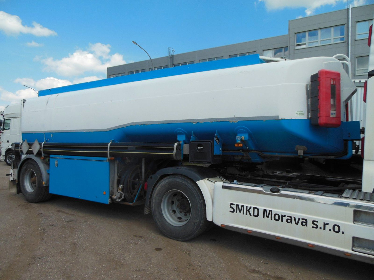 WILLIG/HALLER/HLS 240.45/2,NPC 04, 4 KAMMER - Tanker semi-trailer: picture 4 WILLIG/HALLER/HLS 240.45/2,NPC 04, 4 KAMMER - Tanker semi-trailer: picture 4
