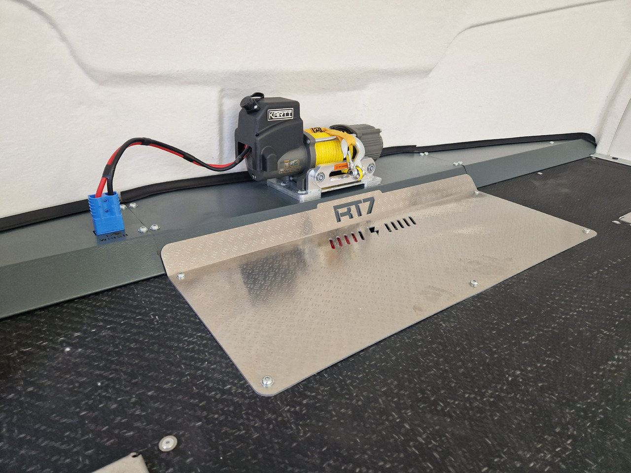 Autotransporter trailer BJT Race Transporter 7 397-6023-35-3-10-B 600x228x189cm black ASR Kamera Alufelgen Tridem 3500: picture 6