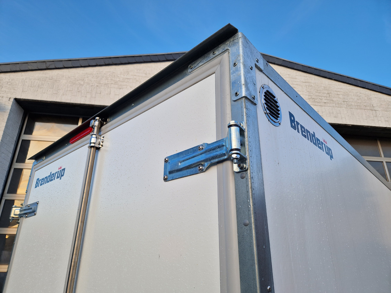 Closed box trailer Brenderup Cargo Dynamic CD260 BD 260x150x185cm Hecktüren Wabenwände (S) 1300kg: picture 7