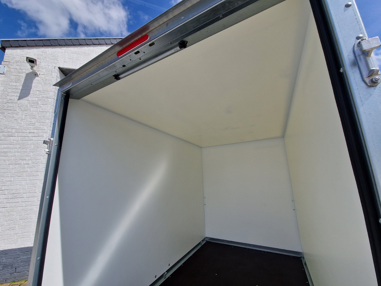 Brenderup Cargo Dynamic CD260 BD R 260x150x185 Heckrampe Wabenwände (S) 1300kg - Closed box trailer: picture 2 Brenderup Cargo Dynamic CD260 BD R 260x150x185 Heckrampe Wabenwände (S) 1300kg - Closed box trailer: picture 2