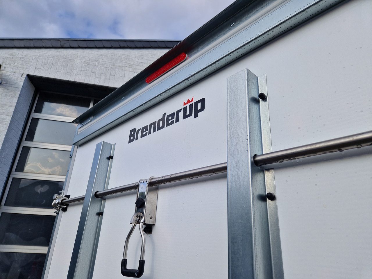 Brenderup Cargo Dynamic CD350 TB R 350x155x185cm Heckrampe Wabenwände (L) 2500kg - Closed box trailer: picture 3 Brenderup Cargo Dynamic CD350 TB R 350x155x185cm Heckrampe Wabenwände (L) 2500kg - Closed box trailer: picture 3