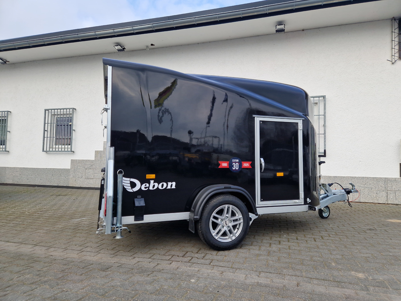 Debon Cargo 1300 300x152x168cm black Seitentür Alufelgen darkl Pullman II 100km/H 1300kg Modell 25 - Closed box trailer: picture 4 Debon Cargo 1300 300x152x168cm black Seitentür Alufelgen darkl Pullman II 100km/H 1300kg Modell 25 - Closed box trailer: picture 4