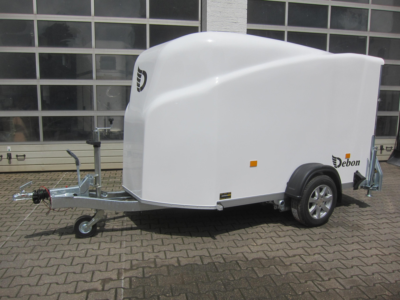 Debon Cargo 1300 300x152x168cm white Alufelgen darkline aerodynamik Pullman II 100km/H 1300kg - Closed box trailer: picture 5 Debon Cargo 1300 300x152x168cm white Alufelgen darkline aerodynamik Pullman II 100km/H 1300kg - Closed box trailer: picture 5