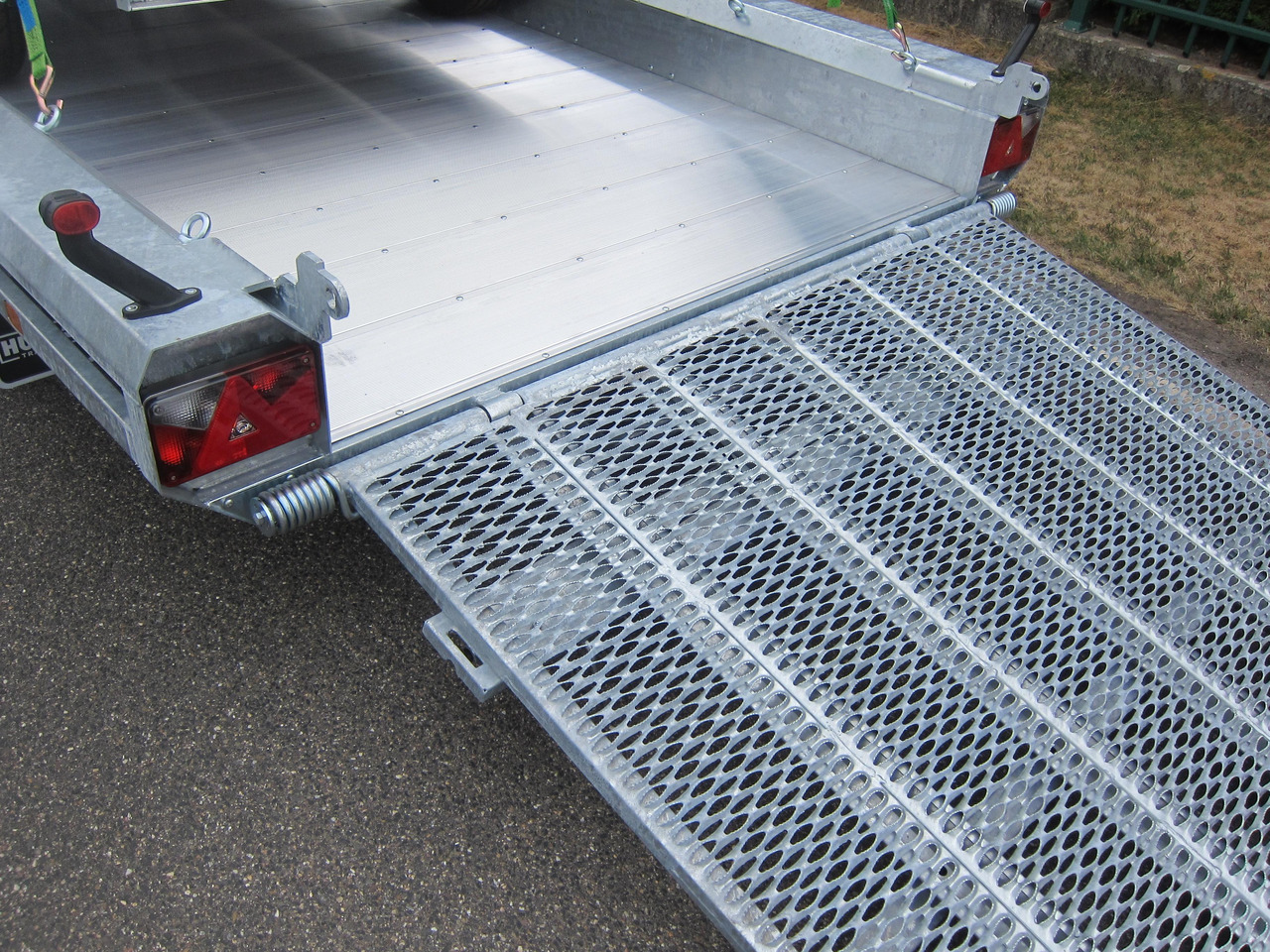HULCO TERRAX Aluboden 394x180x27cm Heckrampe 150cm Tridem (XL) 3500kg - Plant trailer: picture 2 HULCO TERRAX Aluboden 394x180x27cm Heckrampe 150cm Tridem (XL) 3500kg - Plant trailer: picture 2